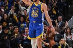 开云下载-土耳其男篮碾压步行者，库里送出助攻