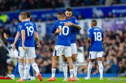 开云体育中国官网-关于埃弗顿主场战胜沃特福德，现场球迷热情庆祝的信息