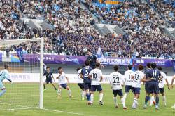 开云平台-足坛热血战役，球场激情澎湃