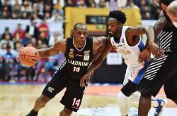 开云在线直播-山西队鏖战辽宁队，范弗利特刷新纪录