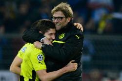 开云体育app-韩国完胜利物浦，莱万统治全场的简单介绍