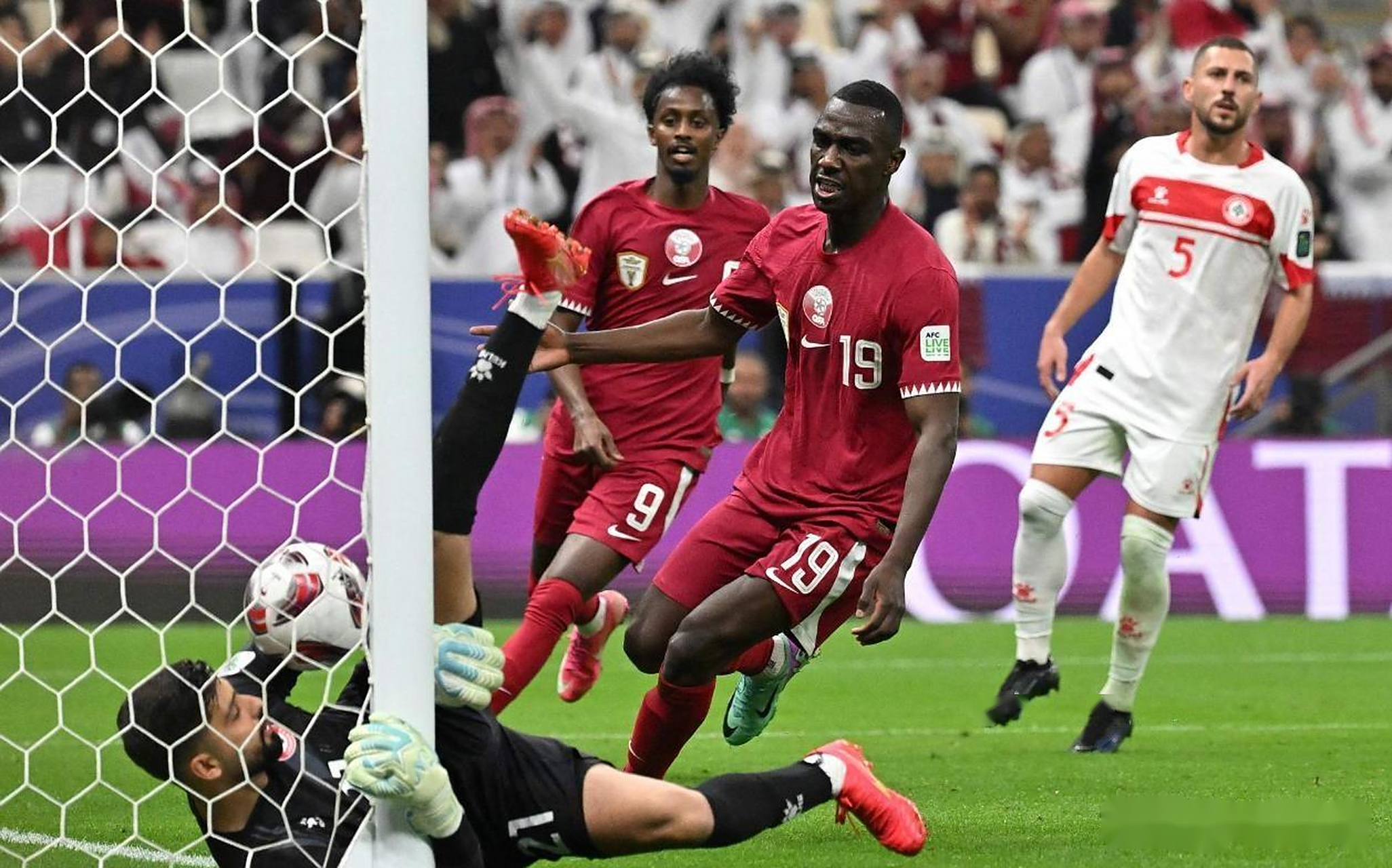 关于卡塔尼亚在比赛中表现出超群的技巧和实力的信息