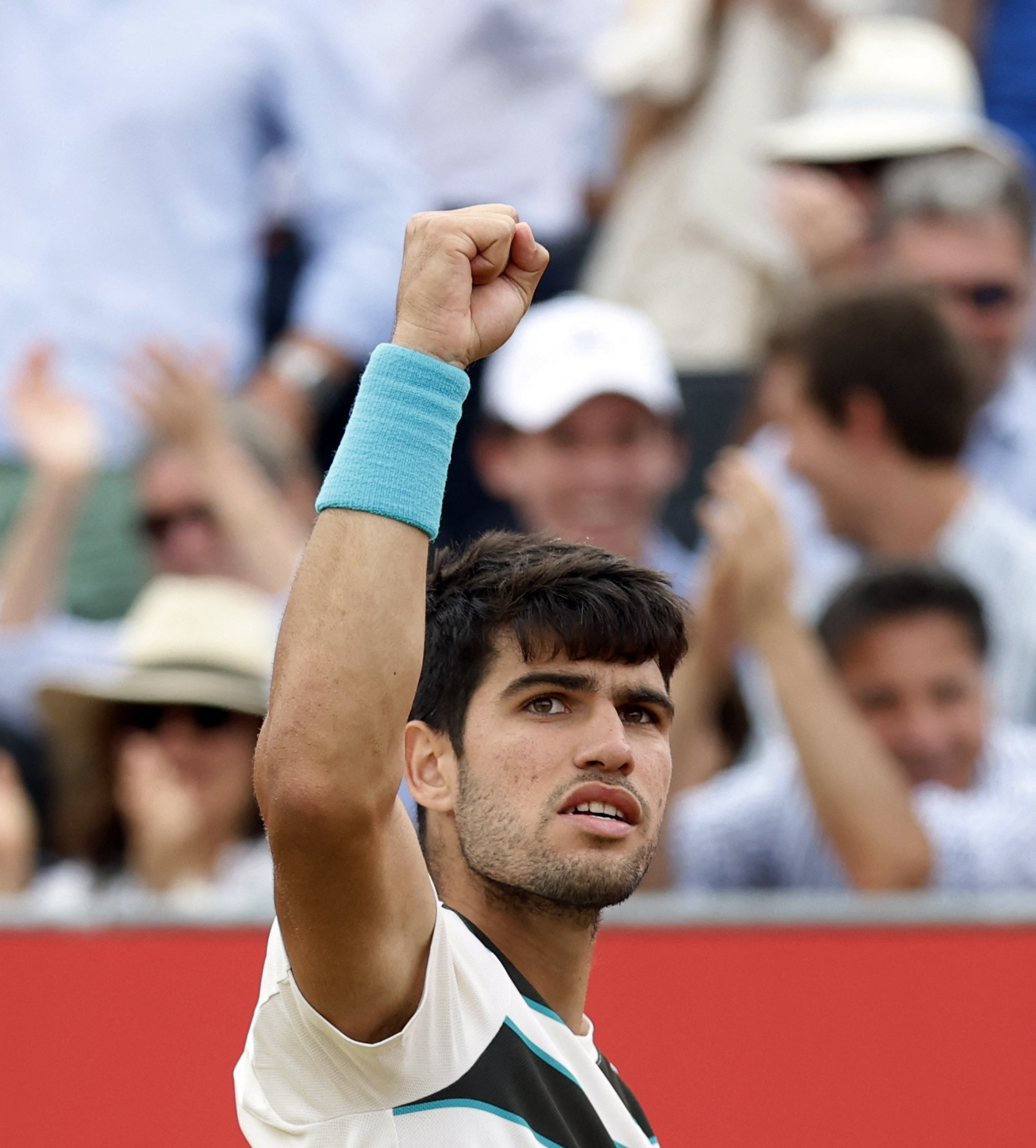 世界网球队逆转意大利网球队,阿尔卡拉斯统治全场 世界网球队逆转意大利网球队,阿尔卡拉斯统治全场