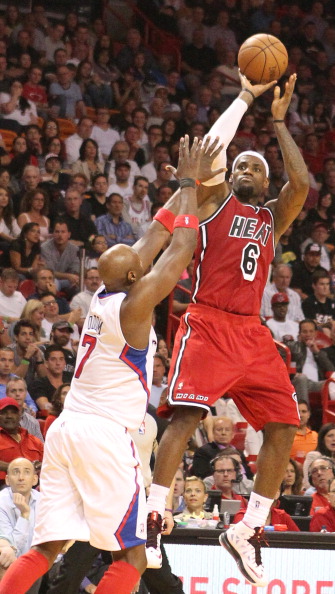 热火惊险击败太阳,保持在榜首的位置 热火惊险击败太阳,保持在榜首的位置