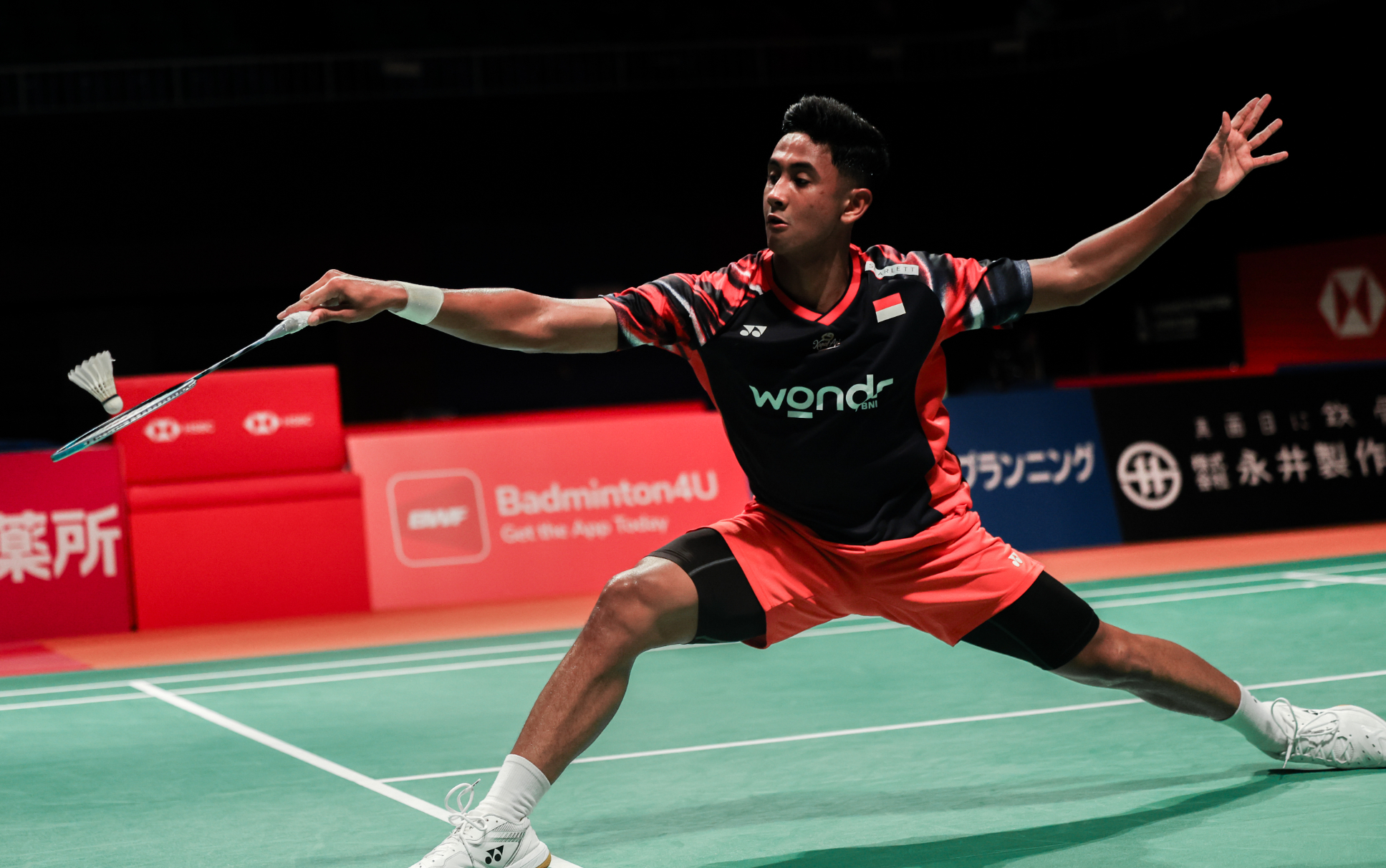 包含泰国羽毛球队血洗丹麦羽毛球队，陶菲克完成帽子戏法的词条