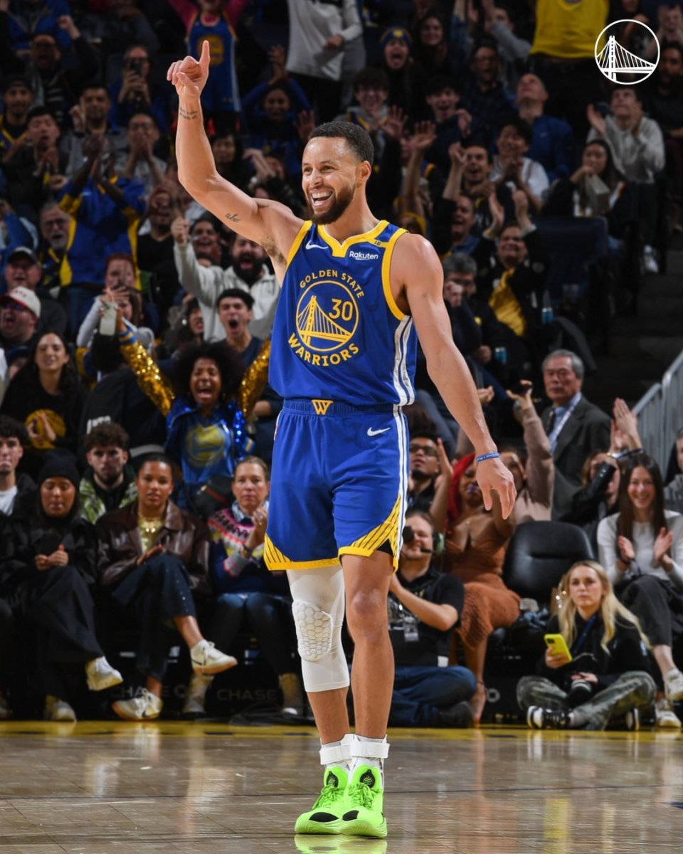 土耳其男篮碾压步行者,库里送出助攻 土耳其男篮碾压步行者,库里送出助攻