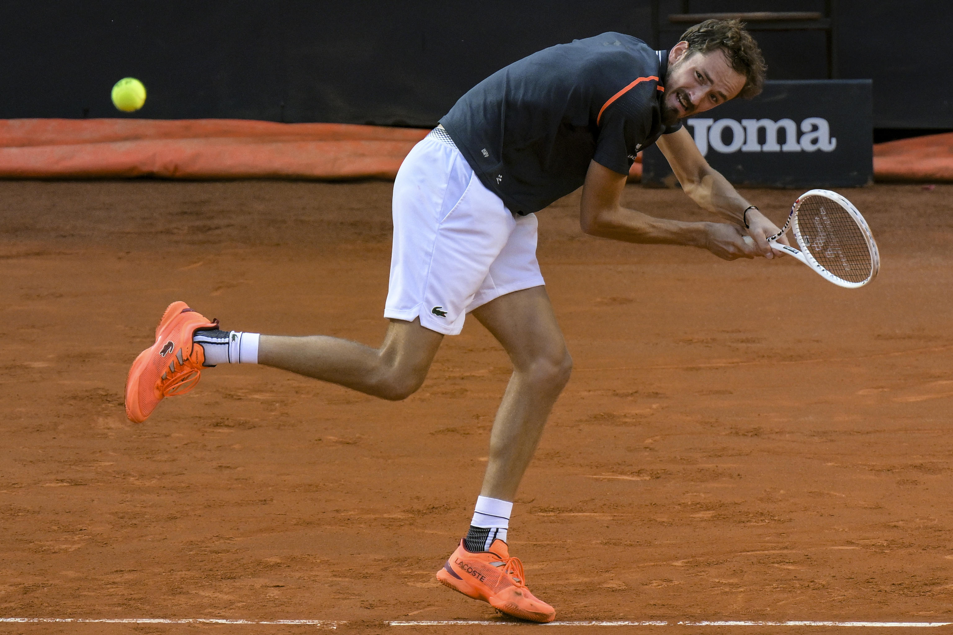 关于意大利网球队绝杀西班牙网球队,梅德韦杰夫关键制胜的信息 关于意大利网球队绝杀西班牙网球队,梅德韦杰夫关键制胜的信息