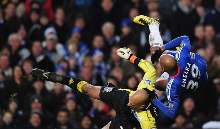 包含波兰前锋机警出击，点球绝杀赢得胜利的词条