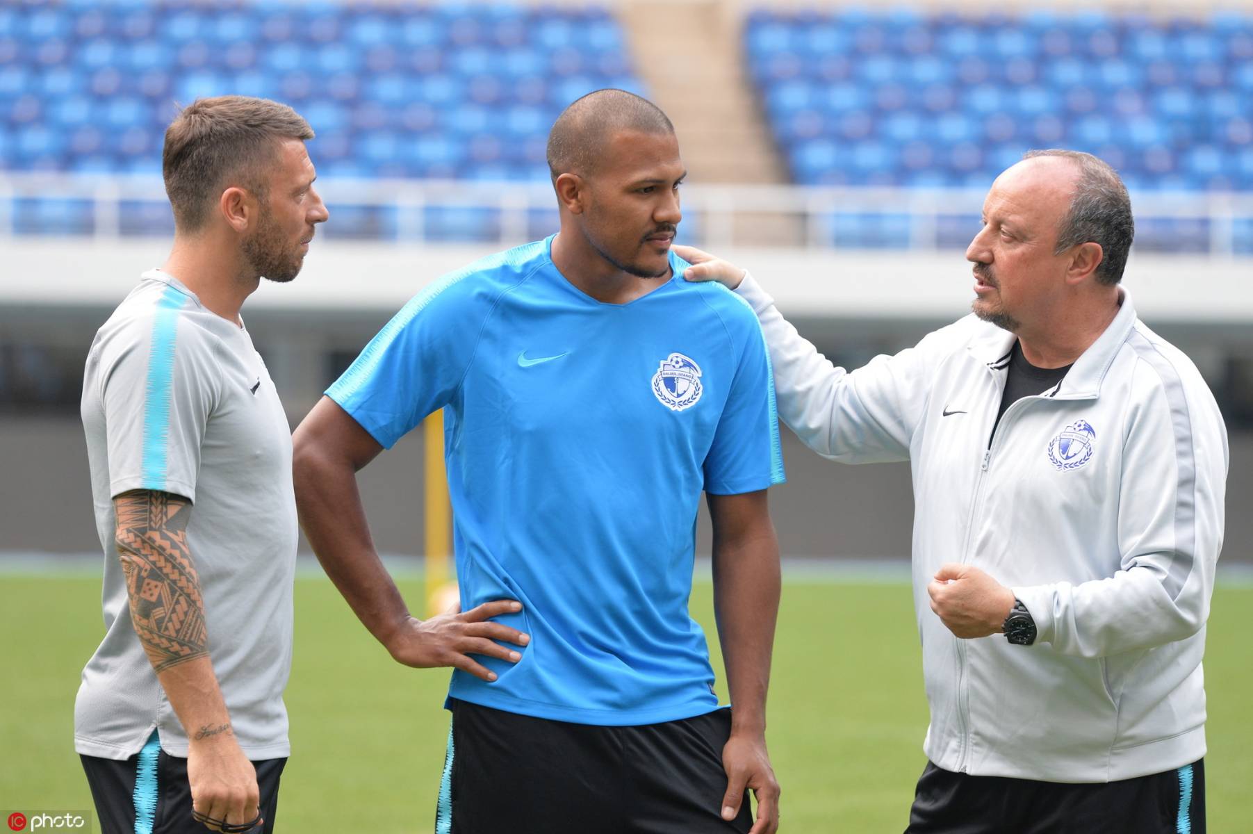 包含非洲篮球名将领衔出征，球队备战目标明确的词条