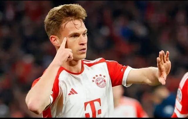 包含斯图加特队主帅被媒体解雇，球队面临换帅危机的词条