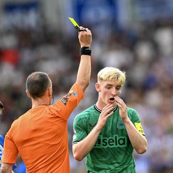 包含战术革新亮相欧洲舞台，球队获好评备战决赛的词条