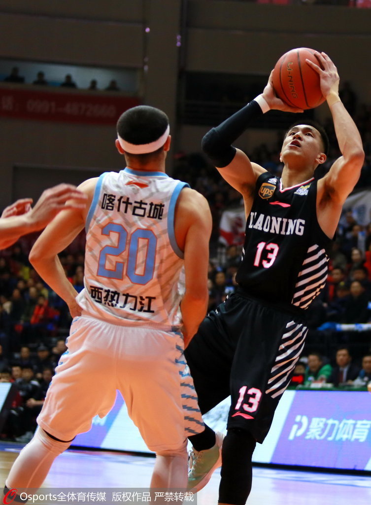 新疆队鏖战上海队，郭艾伦带队取胜