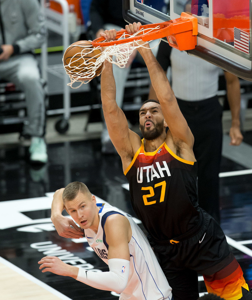 狼队斩获宝贵三分，劲敌难挡连胜