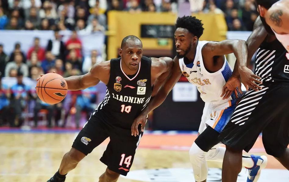 山西队鏖战辽宁队,范弗利特刷新纪录 山西队鏖战辽宁队,范弗利特刷新纪录