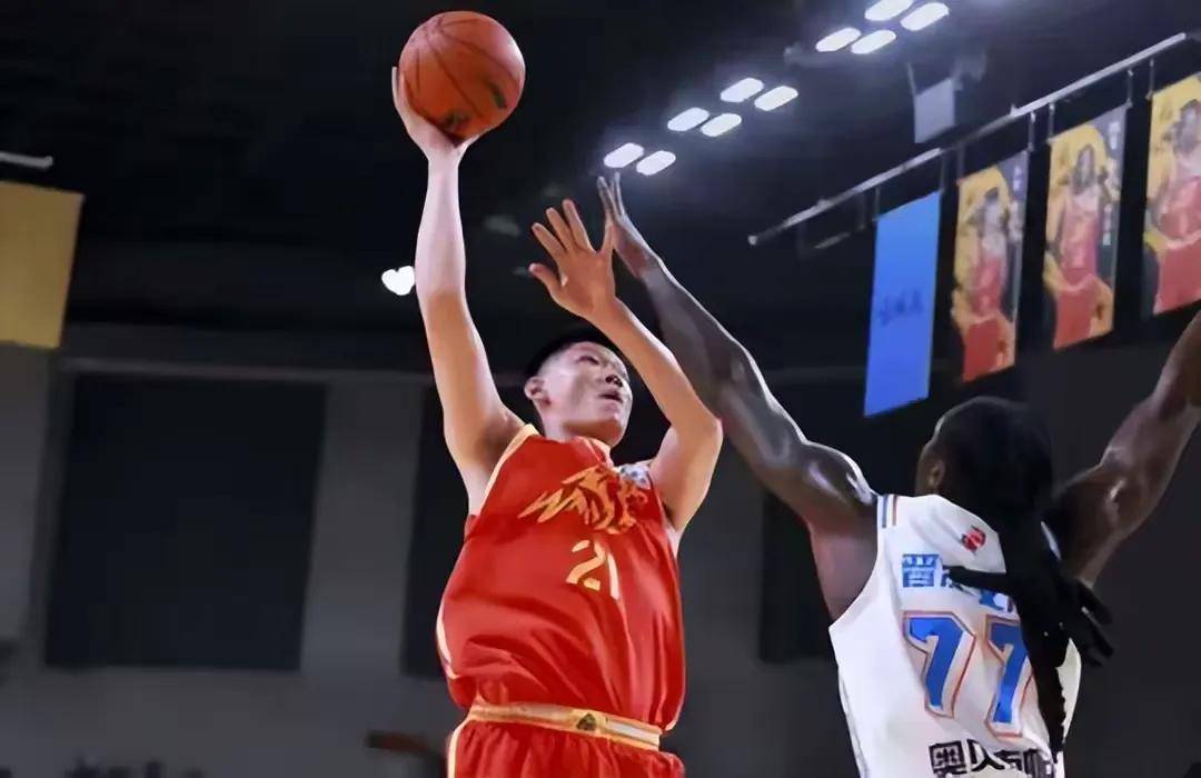 包含广东豪取胜利，领跑积分榜继续领队的词条