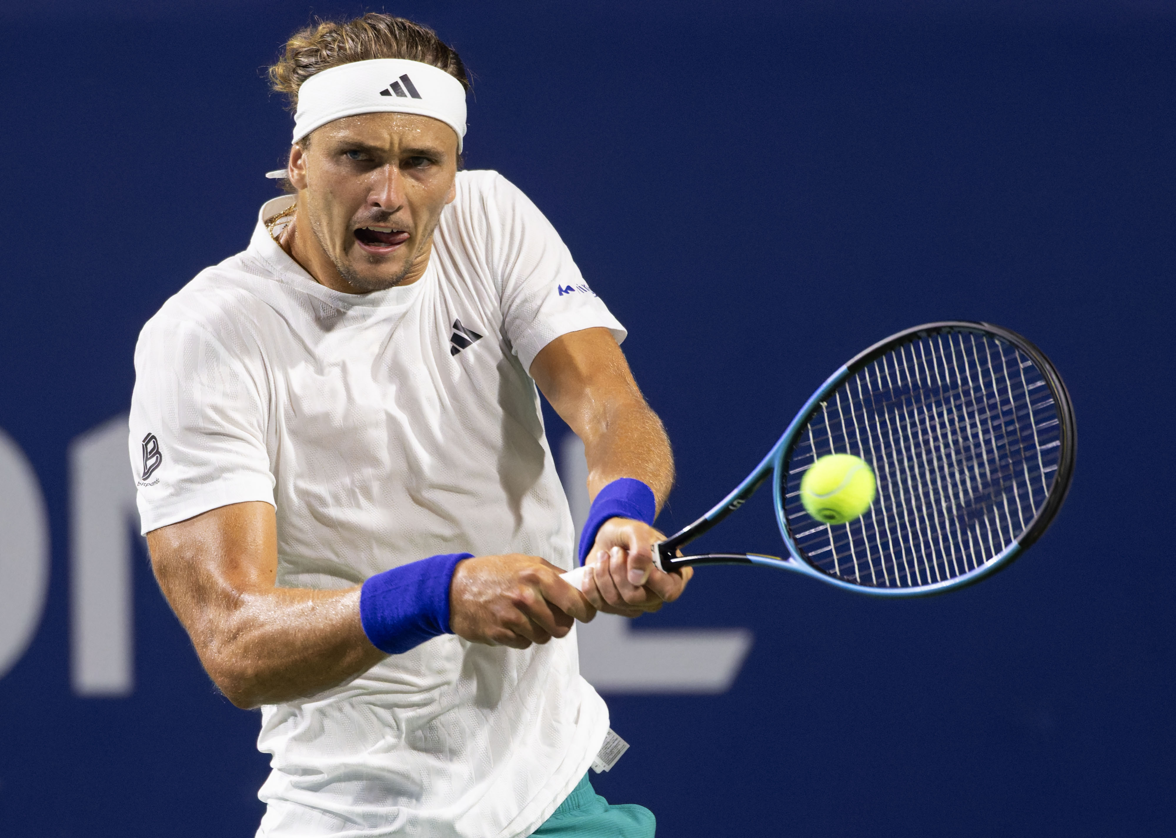 欧洲网球队绝杀西班牙网球队，兹维列夫制霸全场的简单介绍