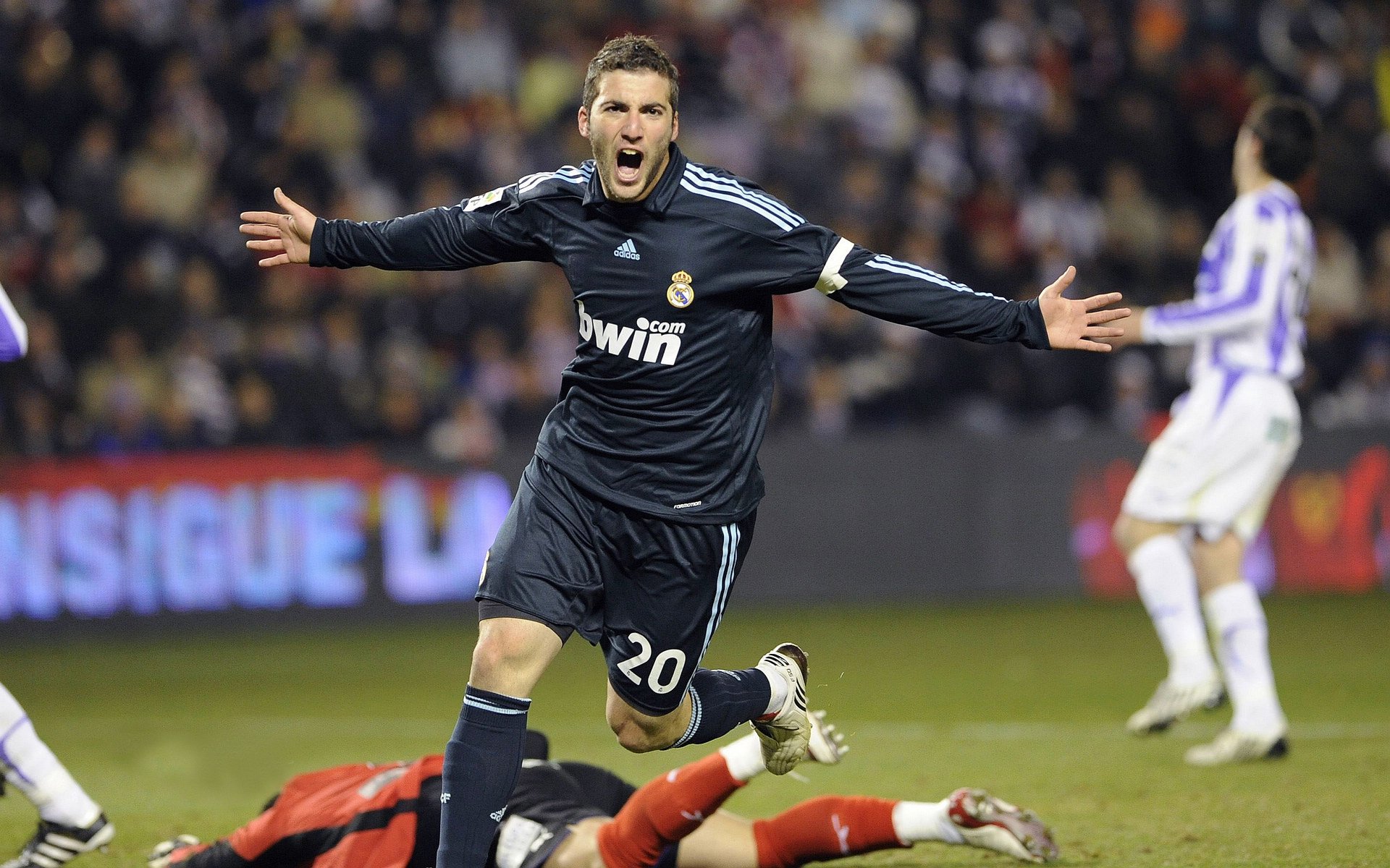 欧冠半决赛之夜，恩比德持续制造杀伤